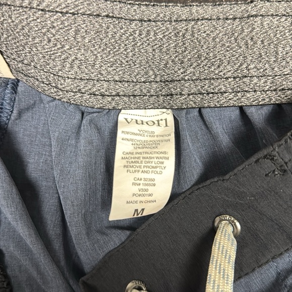 Vuori Banks Short - Men’s 7.5” inseam. Size M. Azure Linen Texture - Picture 3 of 4